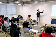 代表・塚﨑が高千穂大学経営学部の学生たちへ「夢・目標を着実に達成する方法」を講義しました！