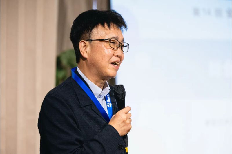 第14回全世代フォーラムの両パネルへのコメントを行っている遠藤利彦教授